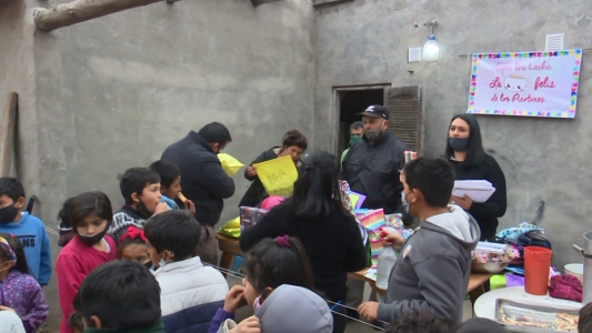 Festejo del día del niño en merendero de Alto Verde: el trabajo de voluntarios y gente solidaria