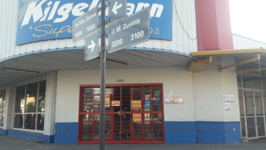 Empleado de un supermercado dio positivo de Covid-19 y desinfectan el lugar