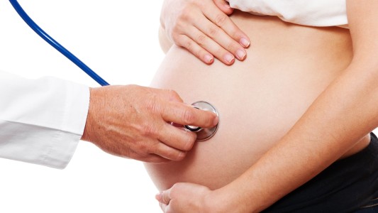 El Ministerio de Salud confirma que no es exigible el hisopado a embarazadas