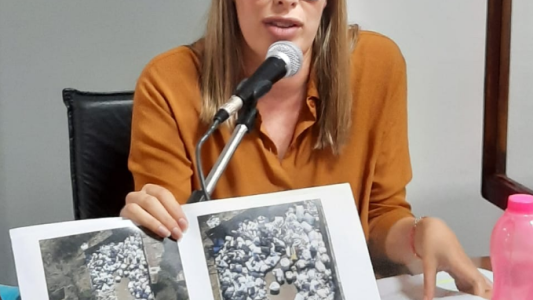 Florencia González manifestó su preocupación por un acopio ilegal de plásticos en el corazón de barrio San Martín