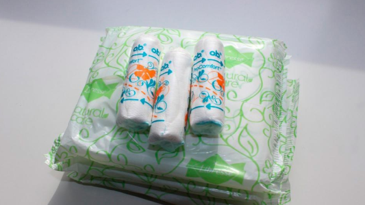 Promueven una campaña para el acceso gratuito a los productos menstruales