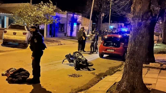 Un policía baleó a un delincuente en barrio Barranquitas