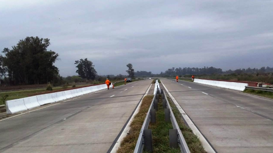 Se realizan trabajos de mantenimiento en la ruta 11