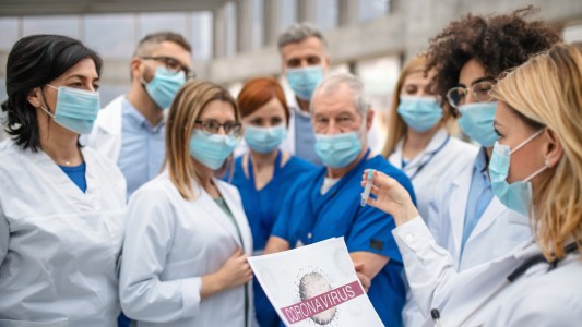 Los médicos advierten que "es el momento más complicado y debemos juntar esfuerzos"