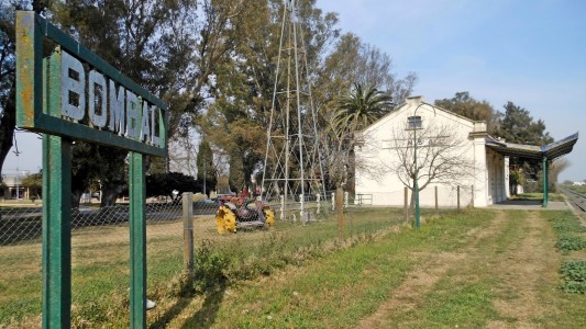 Bombal también le pidió a Perotti que "revea su decisión" de restringir actividades
