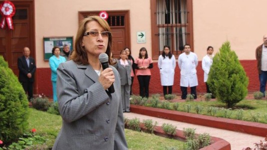 La increíble declaración de la Ministra de Salud de Perú: "el que está positivo sin síntomas no contagia"