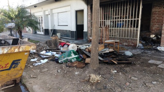 Investigan el origen de un incendio en barrio Los Hornos