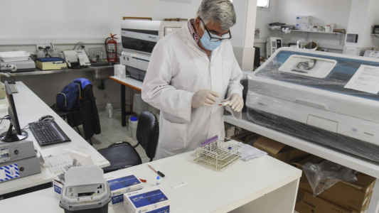 Habrá testeos masivos para el personal de salud en efectores públicos
