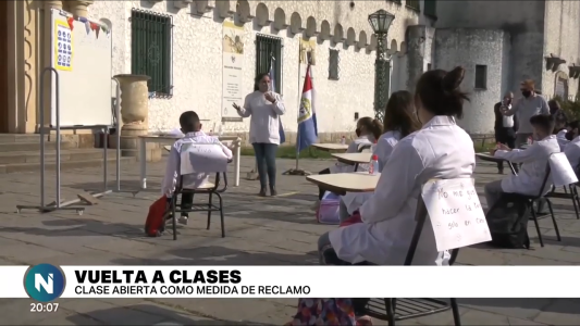 Realizaron una clase pública en la explanada de la Escuela Normal