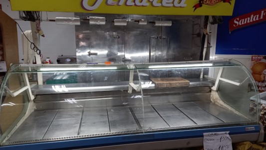 "Se llevaron desde los cigarrillos hasta un costillar en la camioneta que también robaron"