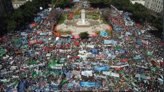 "Defender el Estado de derecho. No a las sublevaciones y a los golpes blandos"