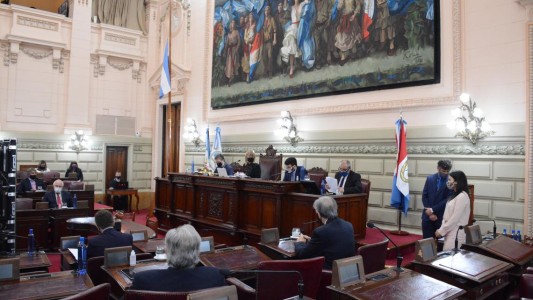 En sesión conjunta, la Legislatura suspendió a un fiscal y removió a otro de su cargo