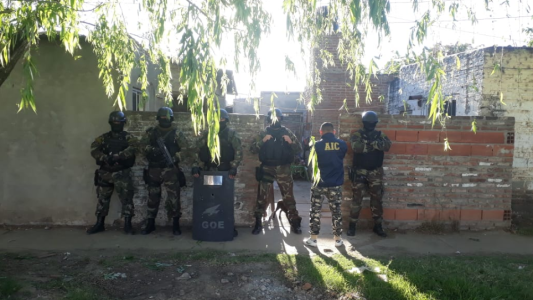 Detuvieron a cinco personas en Santo Tomé con vainas servidas y cocaína