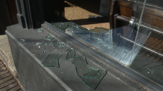 Provocaron daños y destrozos en un bar de Candioti norte