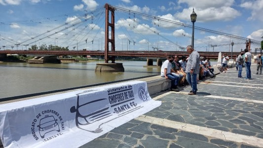 Marcha nacional de taxistas: "En Santa Fe, el municipio y los concejales están del lado del trabajador"