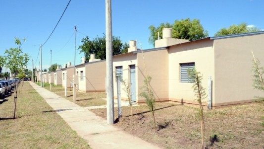 Entregaron escrituras de viviendas en varios barrios de la ciudad.