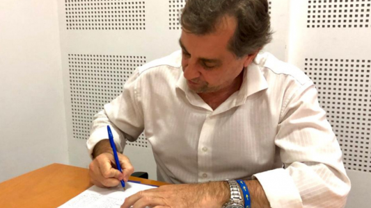 La provincia firmó un convenio con Nación para poner en funcionamiento la línea telefónica gratuita 102