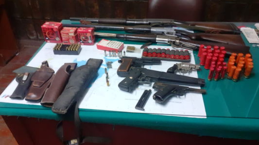 Allanamiento en Arroyo Aguiar: Un detenido y secuestro de armas y celulares