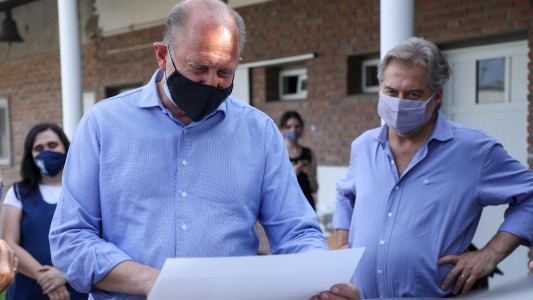 Perotti entregó fondos a la escuela Santa Mónica para que construya su propio comedor