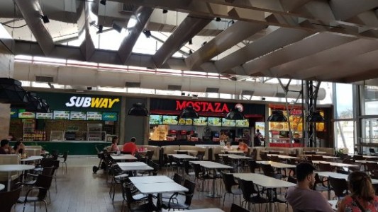 Reabre el patio de comidas del Shopping La Ribera