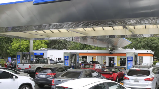 YPF aumentó las naftas un 2,5% e impactará en el resto de las marcas