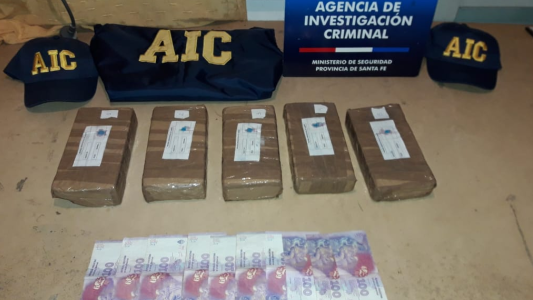 Detuvieron a un joven de 17 años con cinco kilos de cocaína