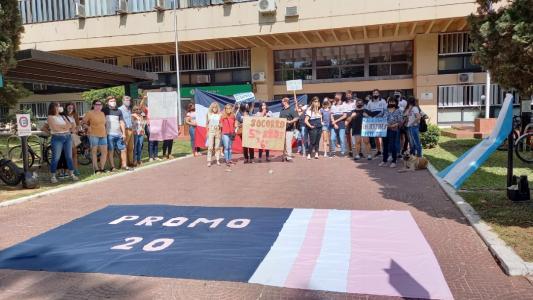 Padres de alumnos de 5° año piden que se hagan los actos de colación