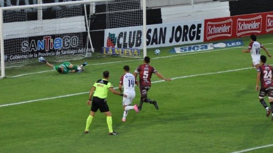 Colón ganó en Santiago y se aseguró la cima de su zona