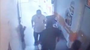 Denunciaron a un enfermero por abuso en La Plata y fue golpeado por familiares de la víctima