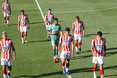 Azconzábal cambiaría más de medio equipo para recibir a Defensa