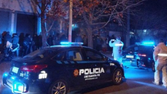 Desarticularon dos fiestas clandestinas en Santa Fe y Laguna Paiva