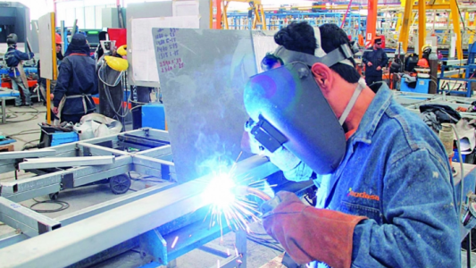 La actividad industrial cayó en octubre más del 4%