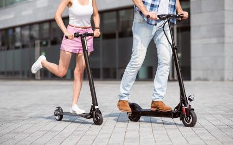 El monopatín, la herramienta de movilidad que gana terreno en Santa Fe