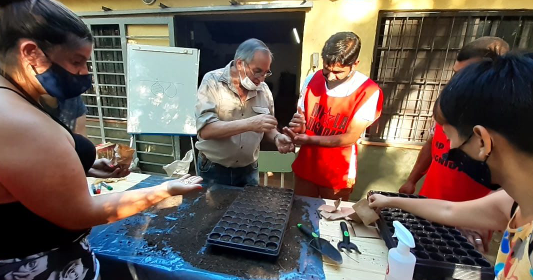 Huertos Agroecológicos: Autonomía alimentaria y capacitación laboral