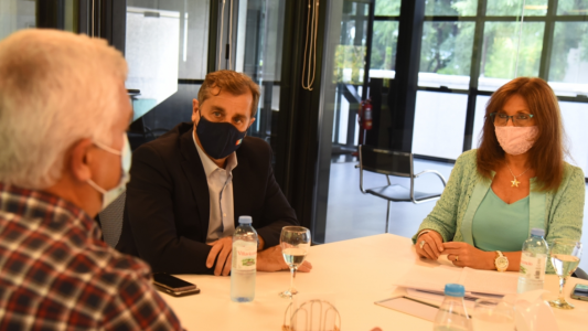 La provincia firmó un convenio con el Colegio de Arquitectos para facilitar trámites de regulación a clubes