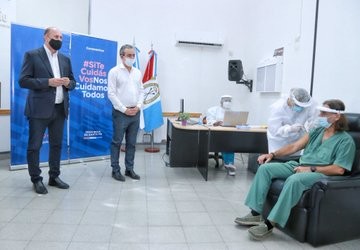 "Tenemos que tener la mayor cantidad de santafesinos vacunados antes del otoño"