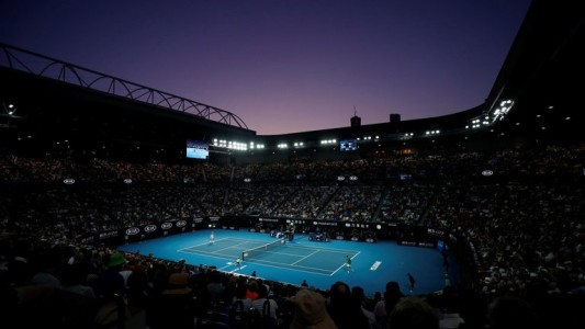 Australia Open: 47 tenistas deberán aislarse por casos de covid en sus vuelos