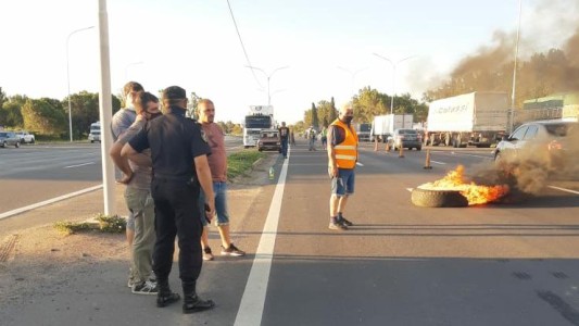 No pueden circular camiones por el Túnel Subfluvial por la protesta de transportistas