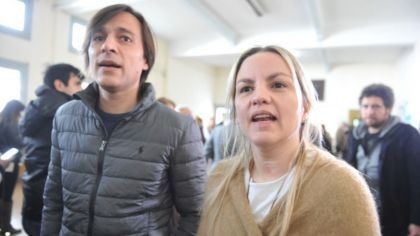 Declara Carolina Píparo y su hermano en la causa que investiga a su esposo