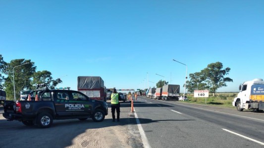 Transportistas continúan cortando el paso de camiones en rutas del territorio santafesino