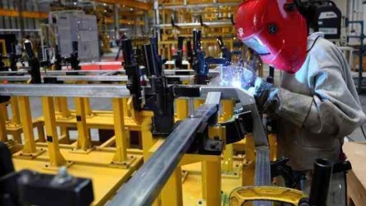 La actividad industrial se recupera, pero no repercute en nuevos empleos