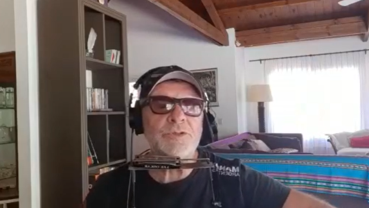 Video: el emotivo mensaje de León Gieco al personal del Hospital Cullen