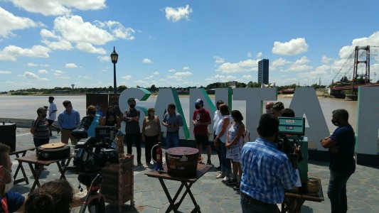 Máquinas de coser, troncos y ruedas: todo convertido en chopera