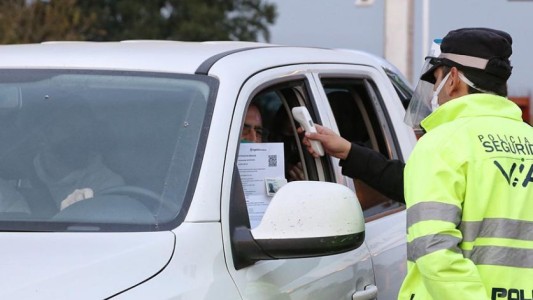 Piden que el aislamiento de quienes vuelven de vacaciones se convierta en decreto