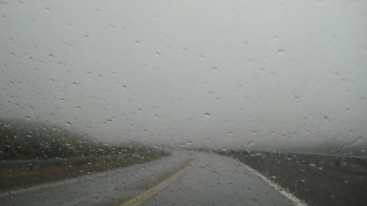 Alertan por calzadas resbaladizas en las rutas de la provincia