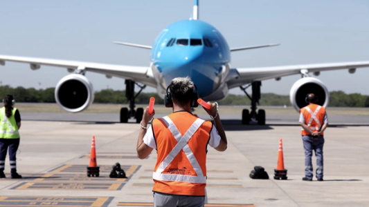 Arriba este mediodía a Moscú el nuevo vuelo de Aerolíneas Argentinas que traerá más vacunas