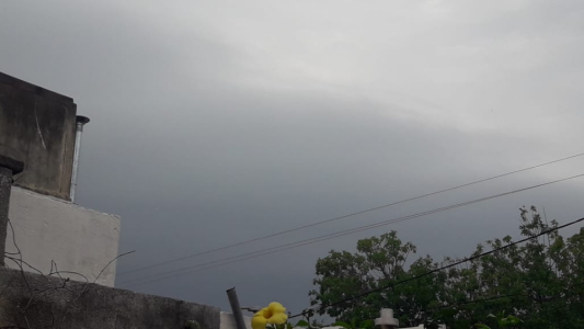 Comenzó a llover en la ciudad y se espera una jornada inestable