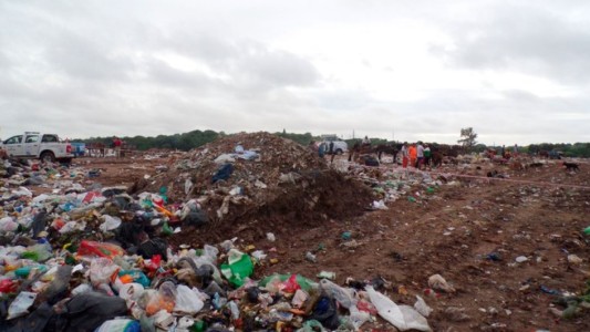 Paraná: hallaron 2 manos en un vertedero municipal y un cuerpo calcinado en un auto