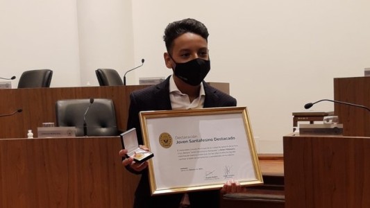 El Concejo Municipal reconoció a Dylan como "joven santafesino destacado"