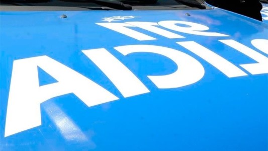 Detuvieron a dos efectivos de la Policía por agredir a golpes a tres jóvenes